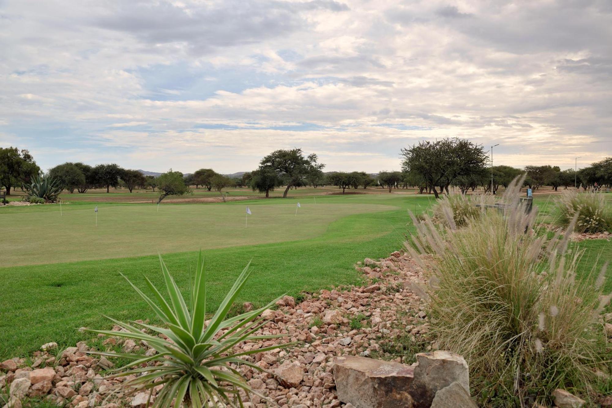 Windhoek Country Club Resort Exterior foto