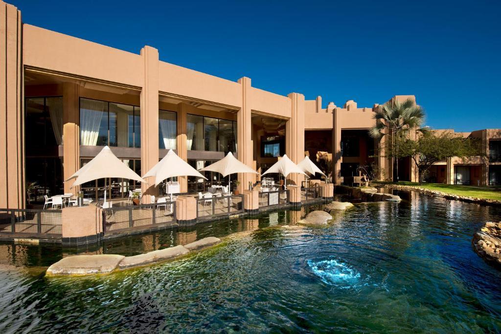 Windhoek Country Club Resort Exterior foto