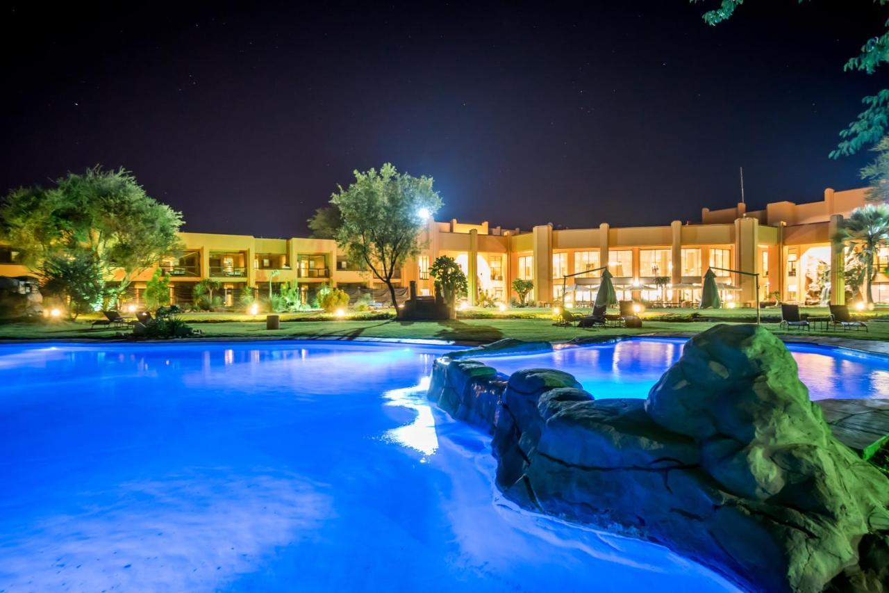 Windhoek Country Club Resort Exterior foto